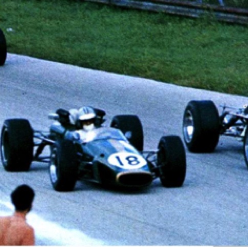 A Monza avec les 2 Brabham de Denis Hulme et Jack Brabham